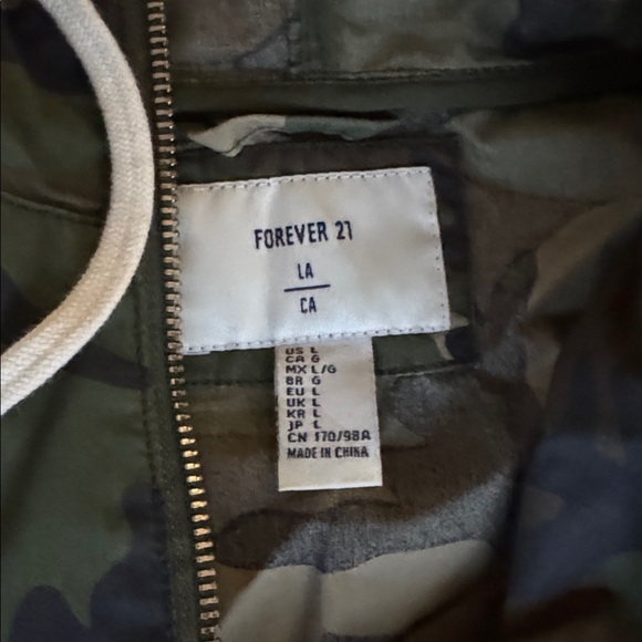 Forever 21 Camouflage Hooded Windbreaker Light Jacket - Picture 2 of 4